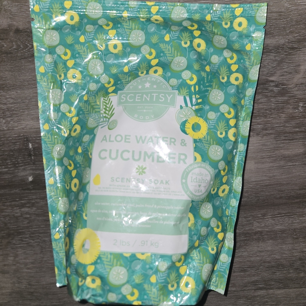 Scentsy Aloe Water & Cucumber‎ Bath Soak - Green